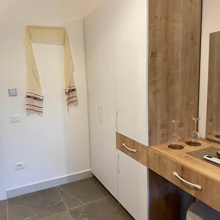 Apartman Qyteza & *