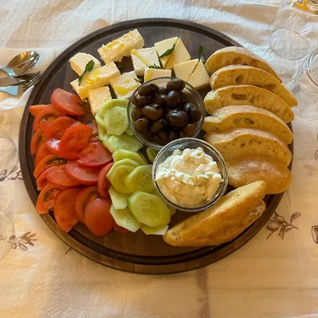 Apartament Qyteza & *